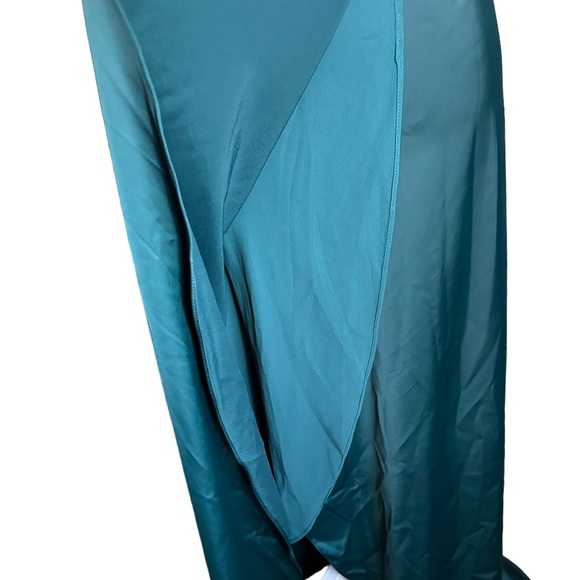 Showpo. Mine Would Be You Emerald Satin Dress Size 4 NWT - Picture 6 of 17
